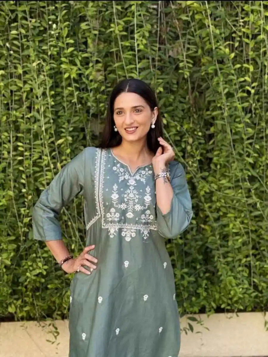 DESIGNER POLY RAYON EMBROIDERY WORK TOP PENT SET FESTIVE WEAR WHOLESALE PRICE ETHNIC GARMENT (4)