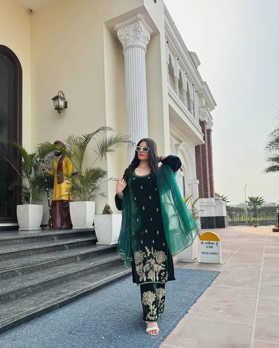 DESIGNER VELVET EMBROIDERY CODING SEQUENCE WORK TOP BOTTOM WITH DUPATTA FESTIVE WEAR WHOLESLAE PRICE ETHNIC GARMENT (2)