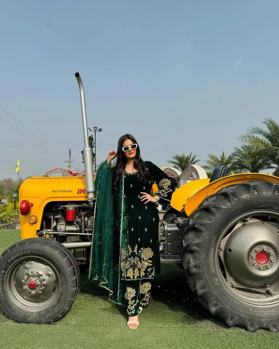 DESIGNER VELVET EMBROIDERY CODING SEQUENCE WORK TOP BOTTOM WITH DUPATTA FESTIVE WEAR WHOLESLAE PRICE ETHNIC GARMENT (5)