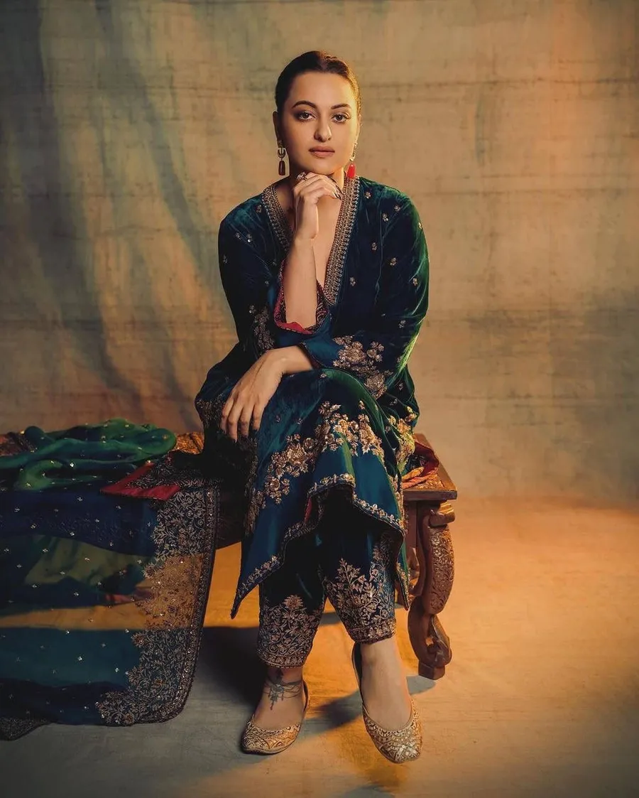 DESIGNER VELVET EMBROIDERY WORK TOP BOTTOM DUPATTA SET FESTIVE WEAR WHOLESALE PRICE ETHNIC GARMENT (3)