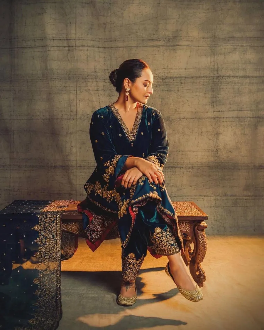 DESIGNER VELVET EMBROIDERY WORK TOP BOTTOM DUPATTA SET FESTIVE WEAR WHOLESALE PRICE ETHNIC GARMENT (4)