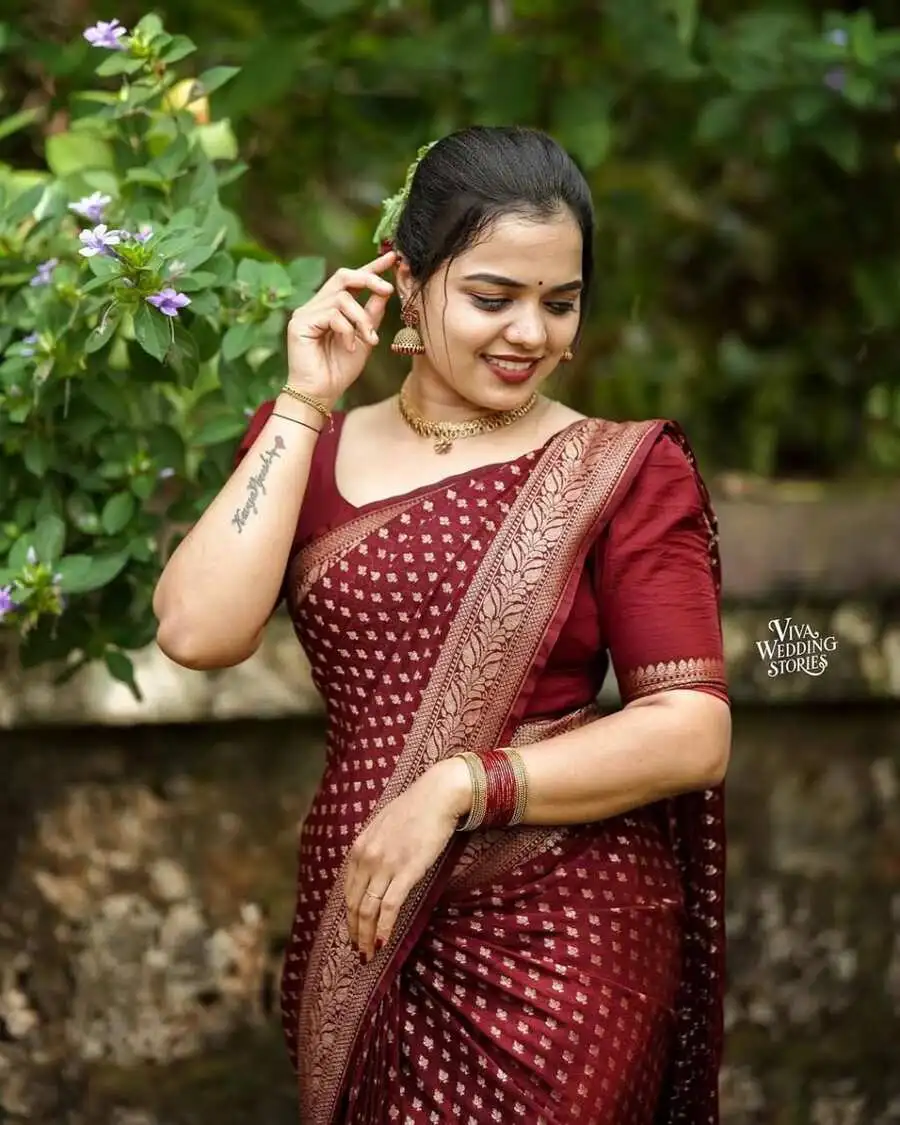 NEW ARRIVAL LICHI SILK JACQUARD WORK SAREE WITH UNSTITCHED BLOUSE SAREE WITH UNSTITCHED BLOUSE FESTIVE WEAR WHOLESALE PRICE ETHNIC GARMENT (5)