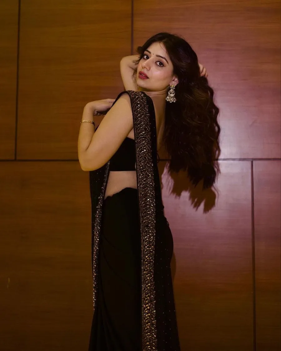 RICH LOOK GEORGETTE SWAROVSKI DIAMOND ATTACHED WITH PIPING BORDER WORK SAREE WITH UNSTITCHED BLOUSE PARTY WEAR WHOLESALE PRICE ETHNIC GARMENT (5)