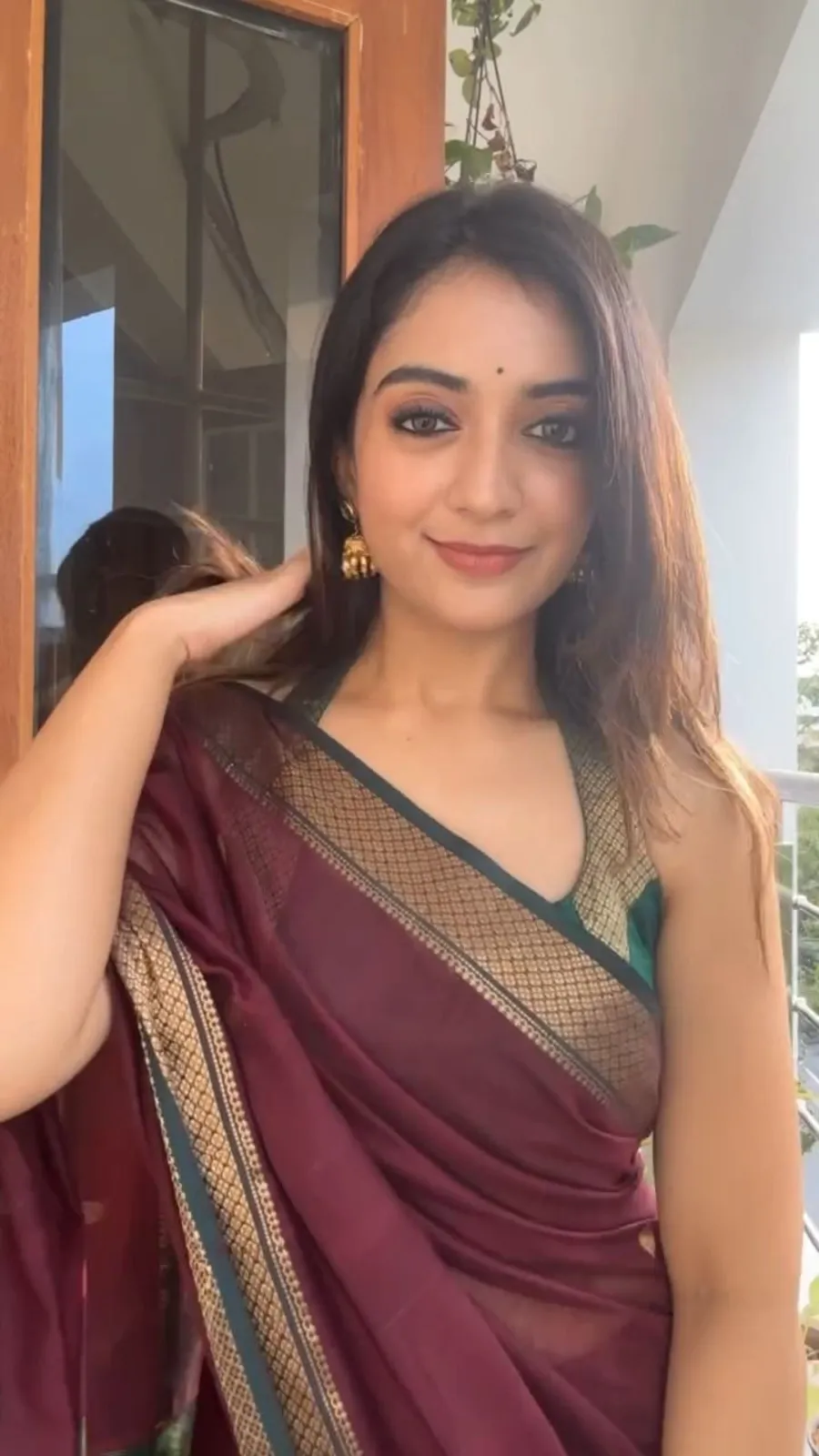 TRENDING LICHI SILK JACQUARD WORK SAREE WITH UNSTITCHED BLOUSE SAREE WITH UNSTITCHED BLOUSE FESTIVE WEAR WHOLESALE PRICE ETHNIC GARMENT (4)