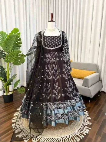 NATURAL CREPE SILK DIGITAL PRINT WORK GOWN BOTTOM WITH DUPATTA BLACK
