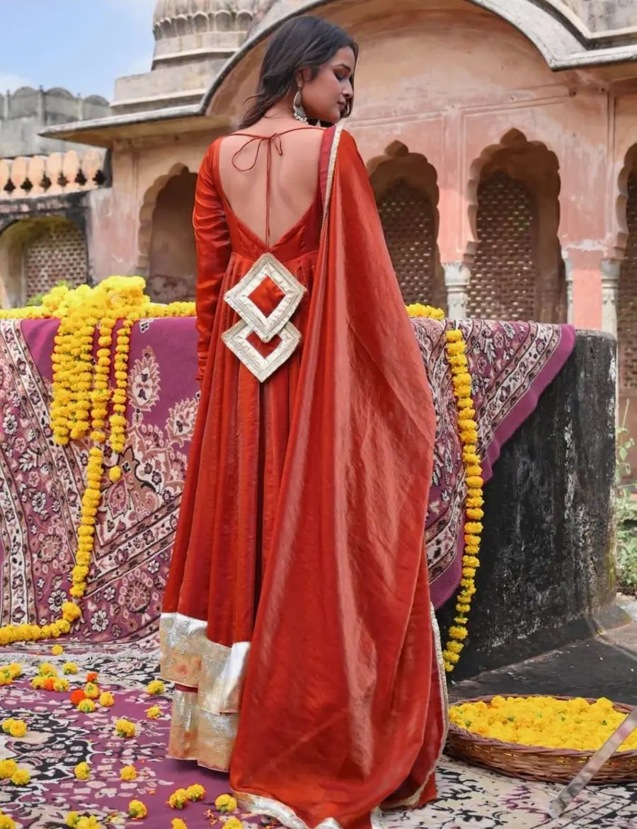 NEW ARRIVAL FENDY SILK FANCY BORDER WORK GOWN BOTTOM WITH DUPATTA FESTIVE WEAR WHOLESALE PRICE ETHNIC GARMENT (6)