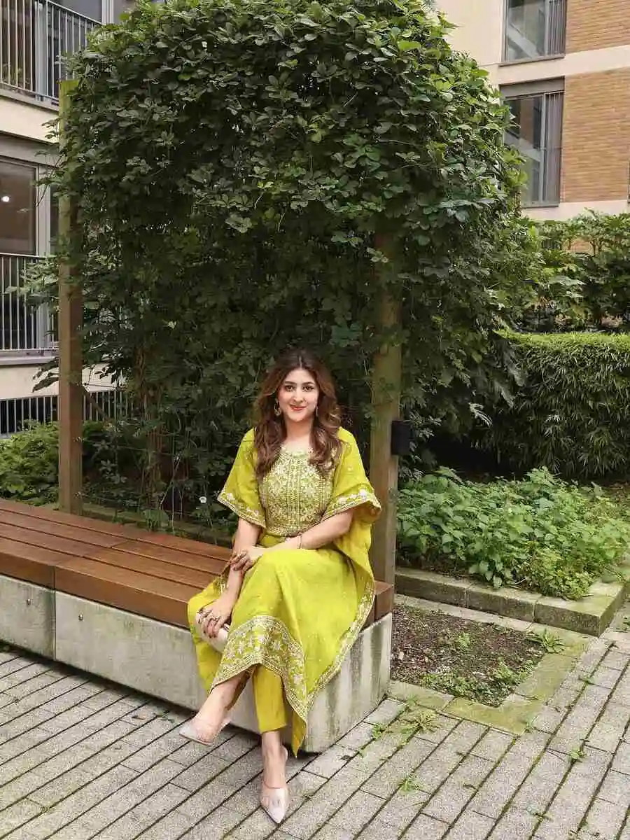 NEW ARRIVAL GEORGETTE SEQUENCE & ZARI EMBROIDERY WORK KAFTAN AND BOTTOM SET FESTIVE WEAR WHOLESALE PRICE ETHNIC GARMENT (3)