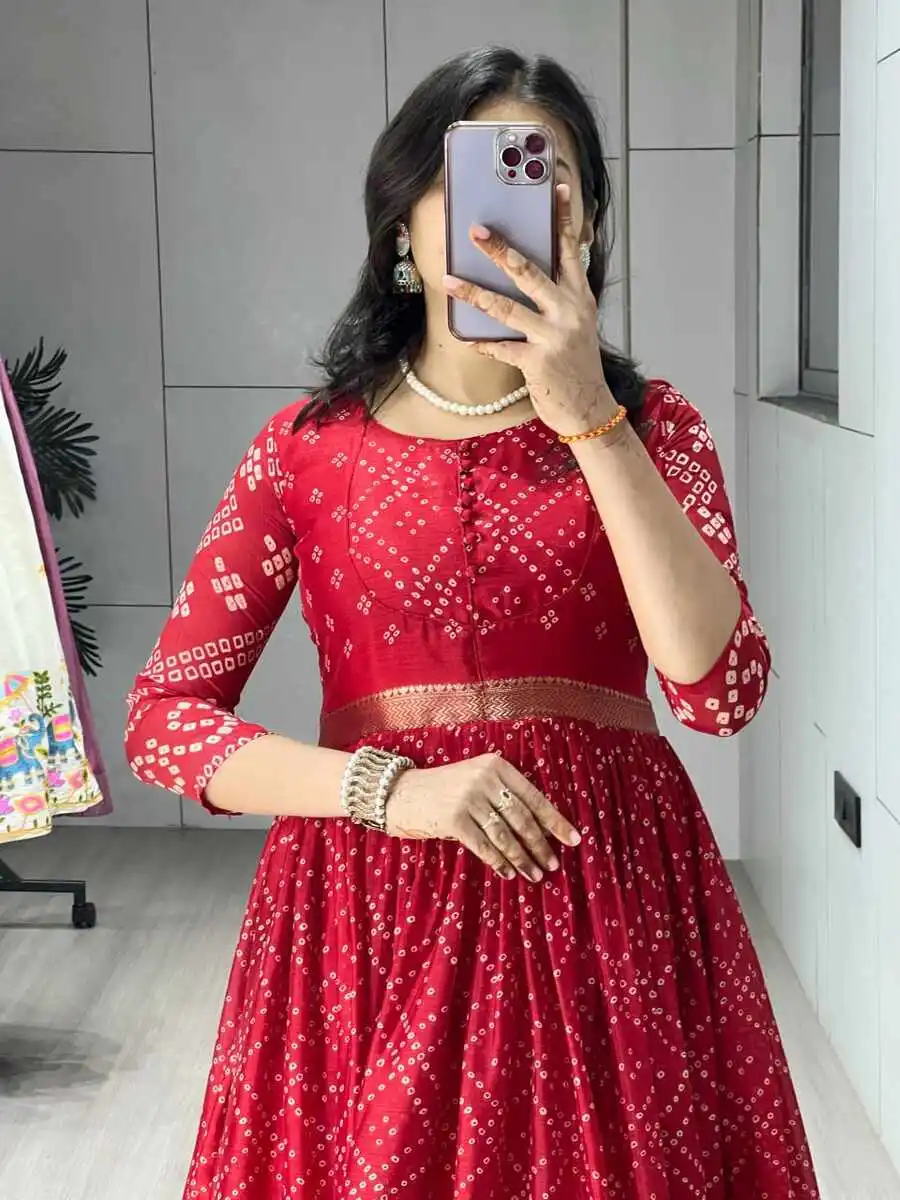 RICH LOOK CHINON BANDHANI PRINT WITH WEAVING GOLDEN ZARI BORDER WORK GOWN FESTIVE WEAR WHOLESALE PRICE ETHNIC GARMENT (6)