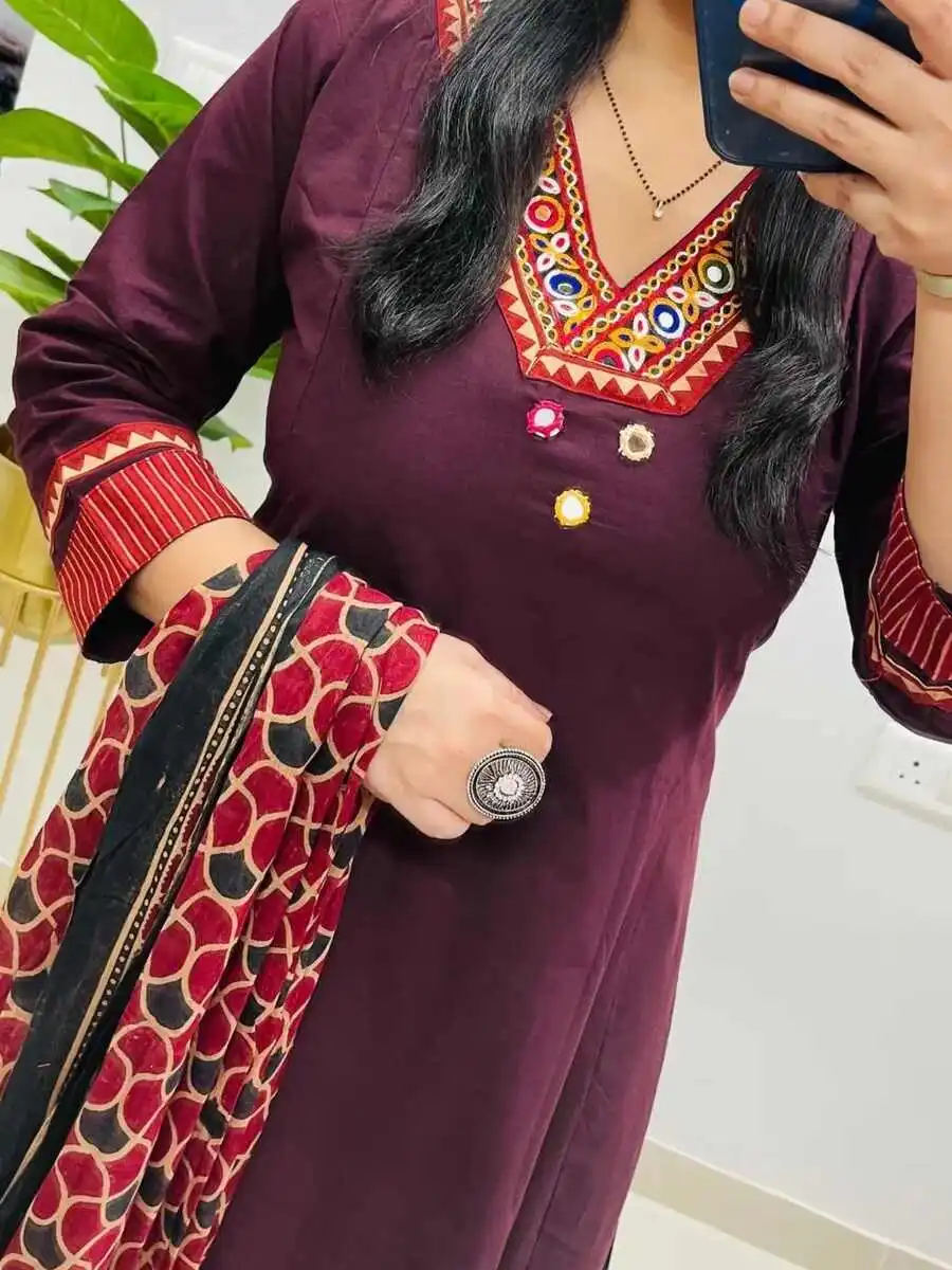 1FANCY RAYON SLUB APPLIQUE WORK TOP BOTTOM WITH DUPATTA FESTIVE WEAR WHOLESALE PRICE ETHNIC GARMENT (2)