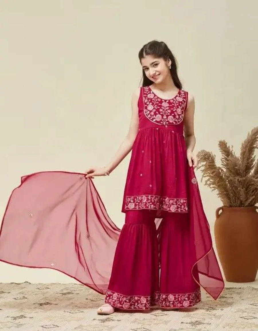 1MODERN SILK BLEND EMBROIDERY WORK TOP SHARARA WITH DUPATTA FESTIVE WEAR WHOLESALE PRICE ETHNIC GARMENT (7)