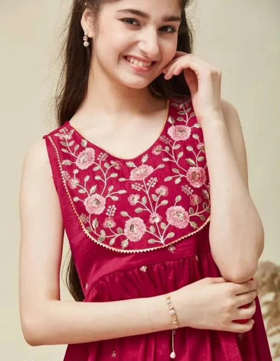 1MODERN SILK BLEND EMBROIDERY WORK TOP SHARARA WITH DUPATTA FESTIVE WEAR WHOLESALE PRICE ETHNIC GARMENT (9)