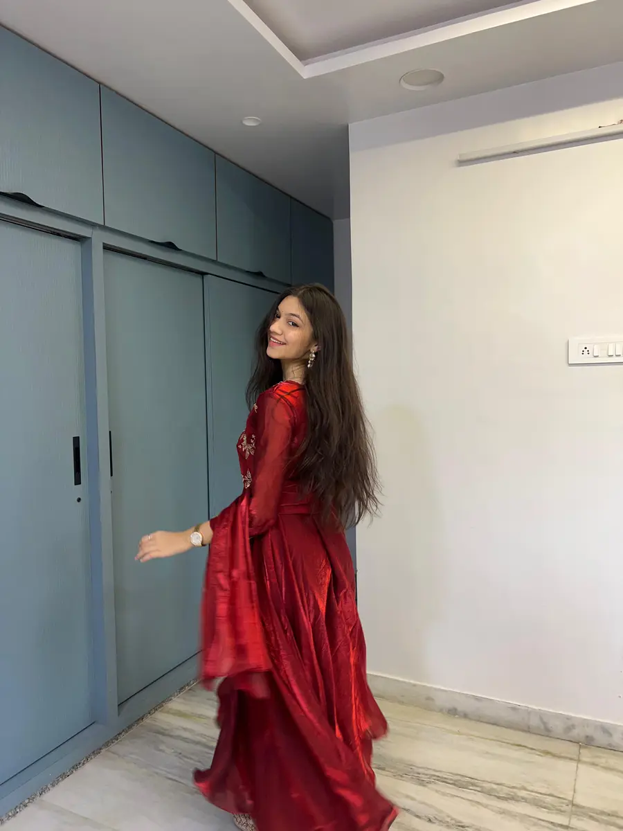 2RICH LOOK FENDY THREAD, EMBROIDERY , CODING AND SEQUENCE WORK GOWN WITH DUPATTA PARTY WEAR WHOLESALE PRICE ETHNIC GARMENT (3)