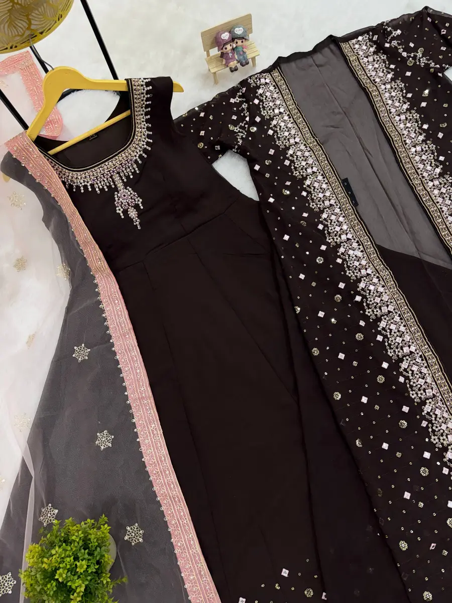 3MODERN GEORGETTE EMBROIDERY WORK WITH CRYSTAL DIAMOND WORK GOWN KOTI WITH DUPATTA PARTY WEAR WHOLESALE PRICE ETHNIC GARMENT (1)