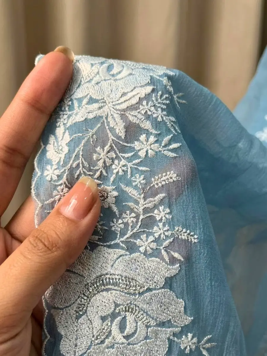 DESIGNER CANDY CRUSH FLORAL EMBROIDERY BORDER OF WHITE THREAD AND CUT WORK BORDER SAREE WITH UNSTITCHED BLOUSE PARTY WEAR WHOLESALE PRICE ETHNIC GARMENT (3)