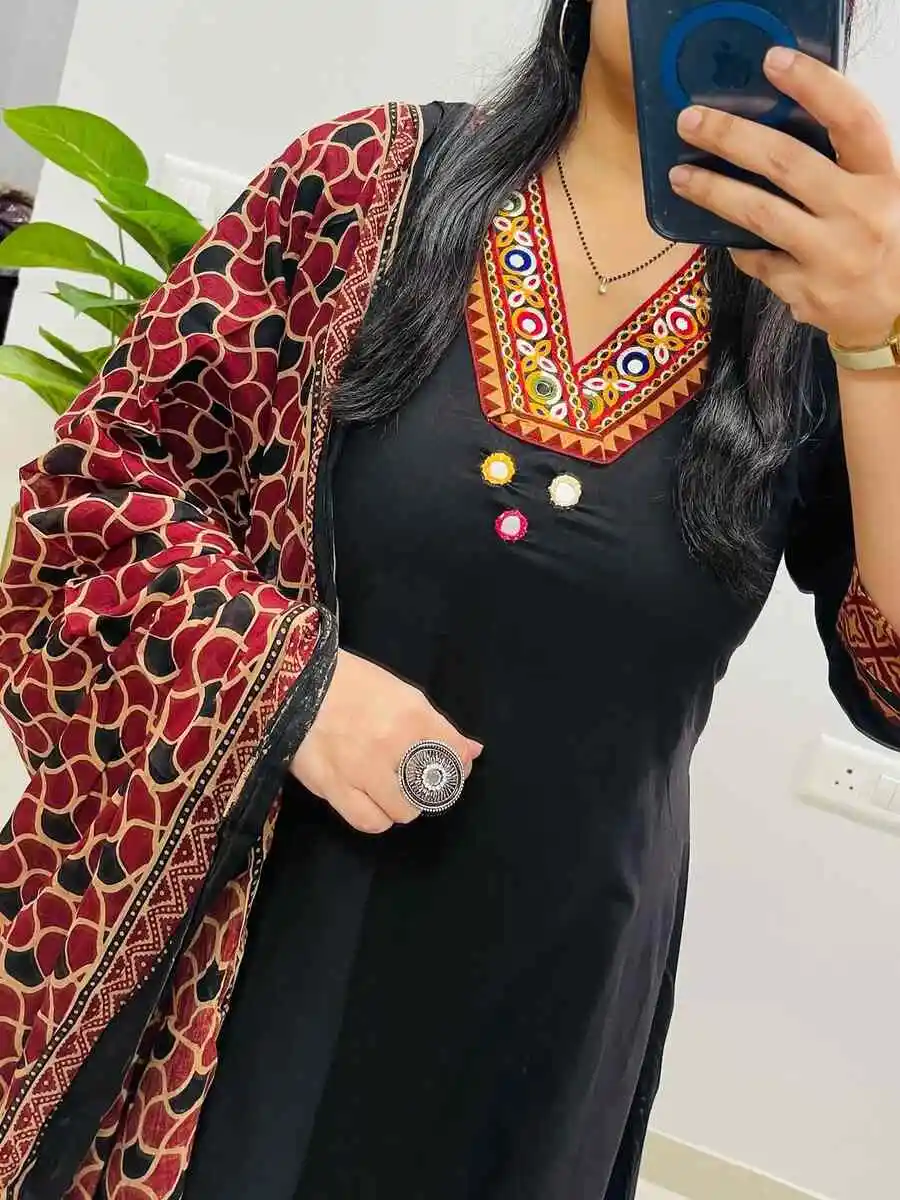 FANCY RAYON SLUB APPLIQUE WORK TOP BOTTOM WITH DUPATTA FESTIVE WEAR WHOLESALE PRICE ETHNIC GARMENT (16)