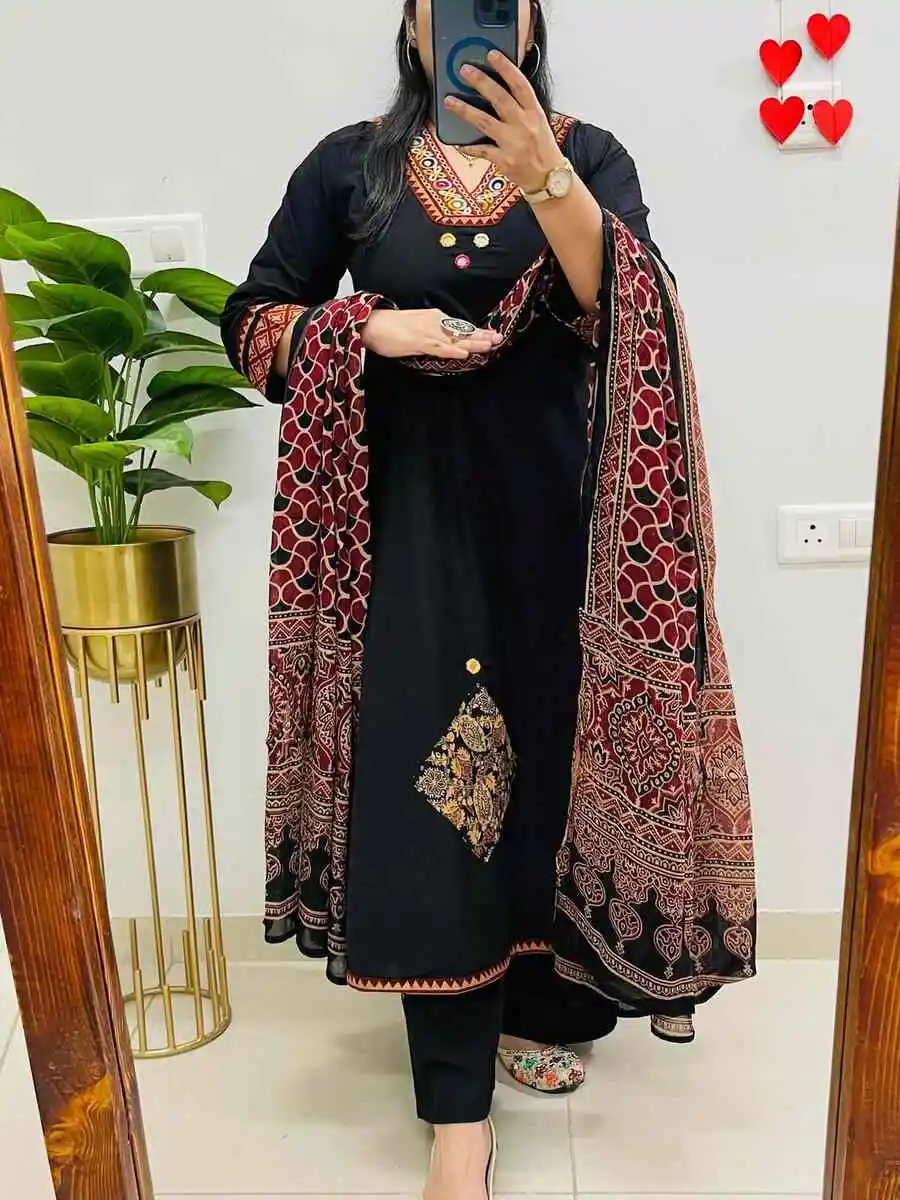 FANCY RAYON SLUB APPLIQUE WORK TOP BOTTOM WITH DUPATTA FESTIVE WEAR WHOLESALE PRICE ETHNIC GARMENT (19)