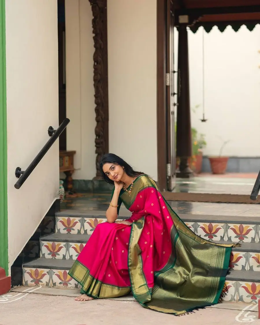 TRENDING LICHI SILK JACQUARD WORK SAREE WITH UNSTITCHED BLOUSE FESTIVE WEAR WHOLESALE PRICE ETHNIC GARMENT (1)