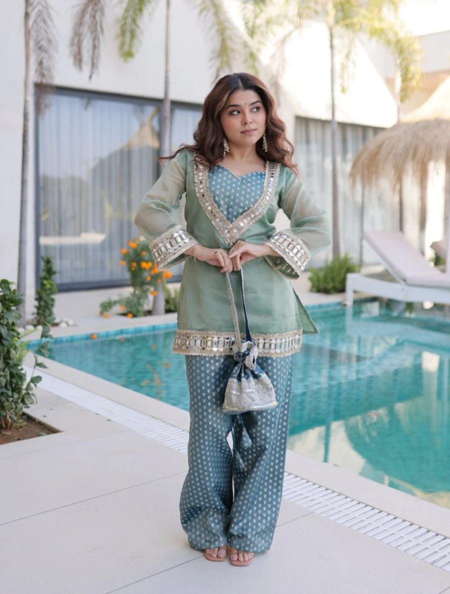 19MODERN-SALASA-FABRIC-WITH-MIRROR-LACE-WORK-TOP-BOTTOM-WITH-BATWA-FESTIVE-WEAR-WHOLESALE-PRICE-ETHNIC-GARMENT-21.webp