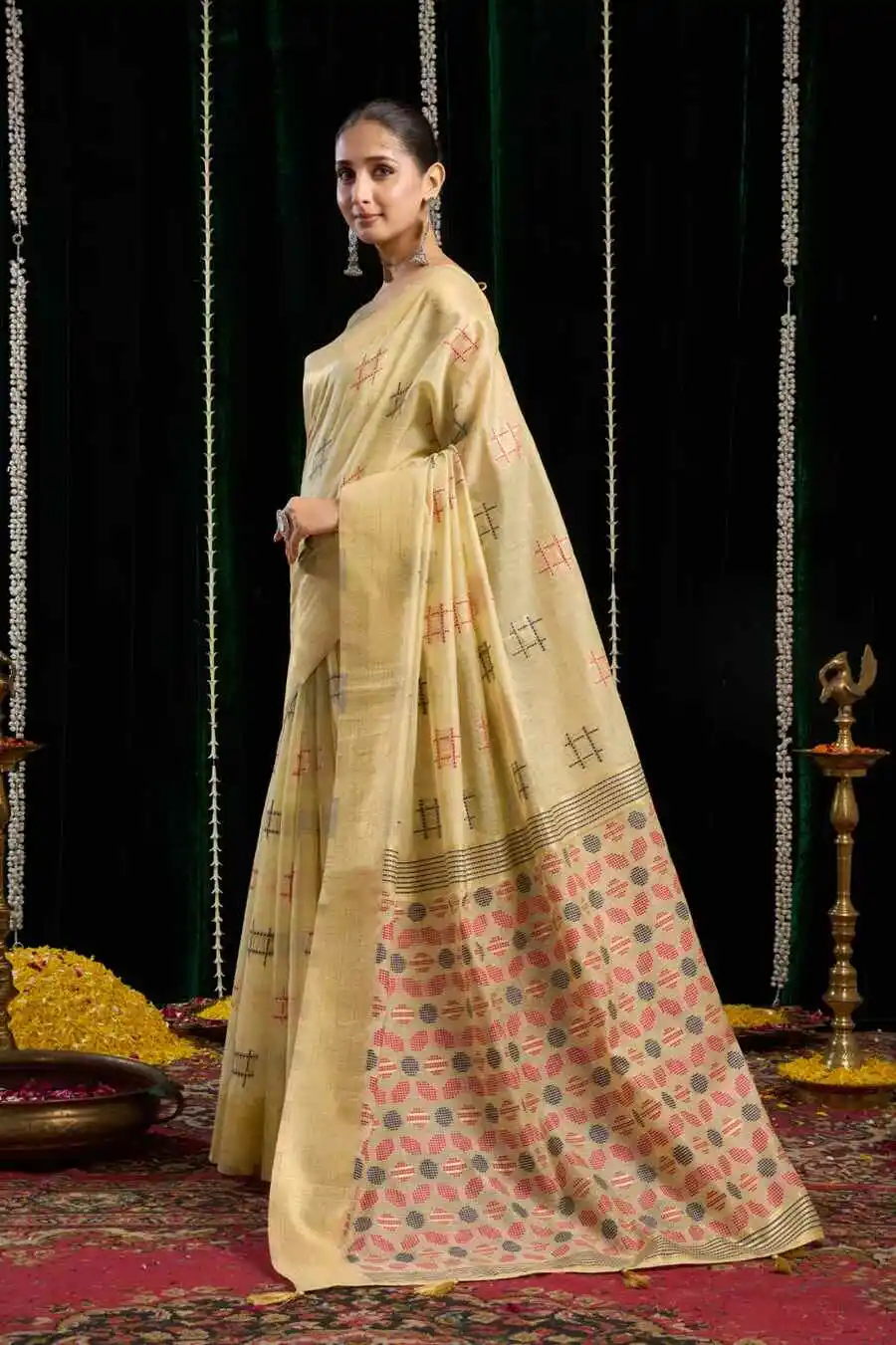 1MODERN-SPUN-COTTON-JARI-BORDER-WITH-ZHALLAR-WORK-SAREE-WITH-UNSTITCHED-BLOUSE-FESTIVE-WEAR-WHOLESALE-PRICE-ETHNIC-GARMENT-12.webp