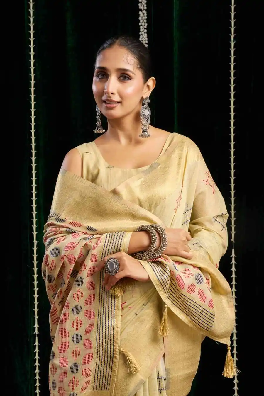 1MODERN-SPUN-COTTON-JARI-BORDER-WITH-ZHALLAR-WORK-SAREE-WITH-UNSTITCHED-BLOUSE-FESTIVE-WEAR-WHOLESALE-PRICE-ETHNIC-GARMENT-9.webp