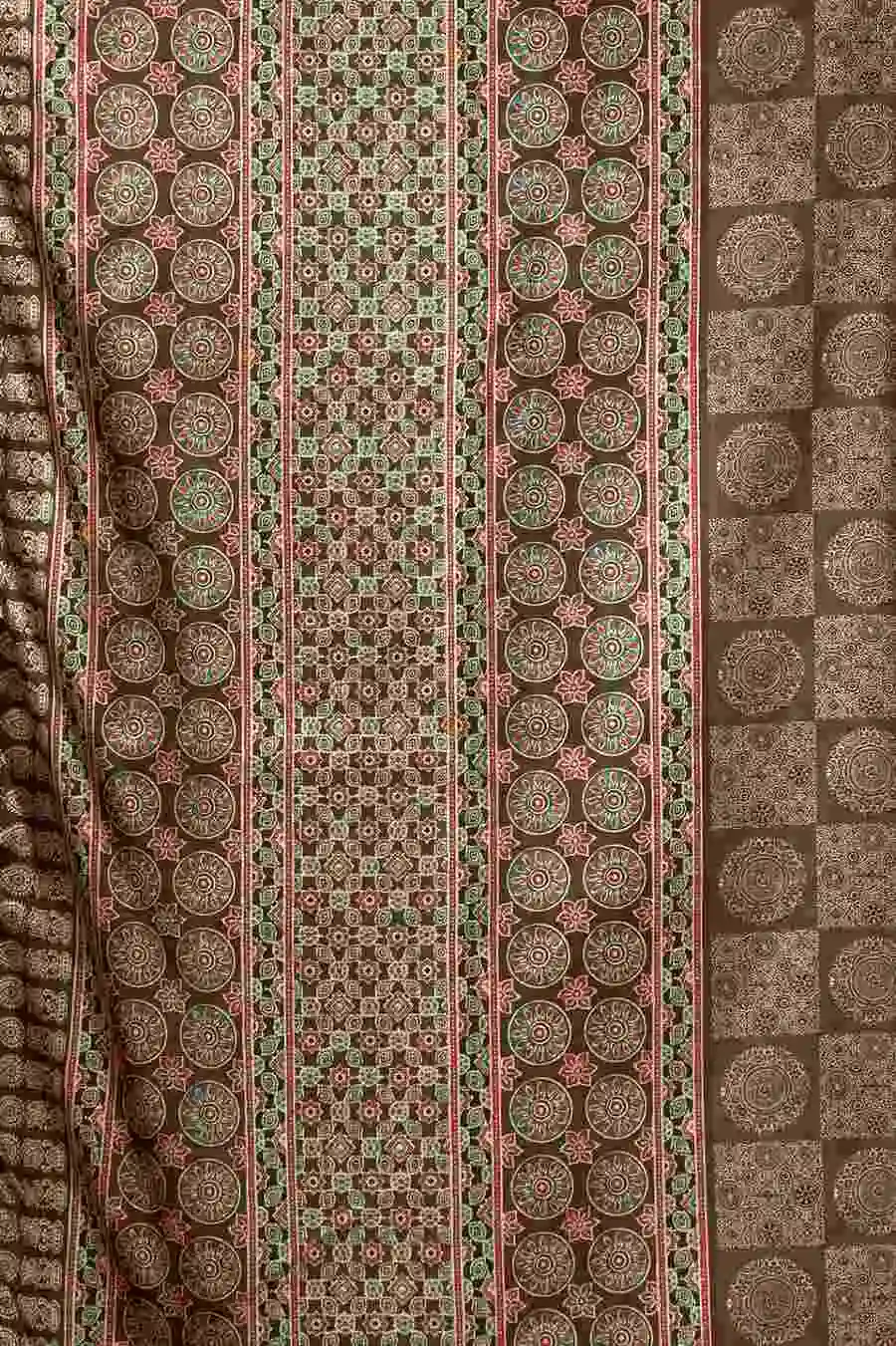 2NEW-ARRIVAL-CLUSTER-DIGITAL-WITH-JACQUARD-BORDER-JHALLAR-WORK-SAREE-WITH-UNSTITCHED-BLOUSE-DAILY-WEAR-WHOLESALE-PRICE-ETHNIC-GARMENT-2.webp