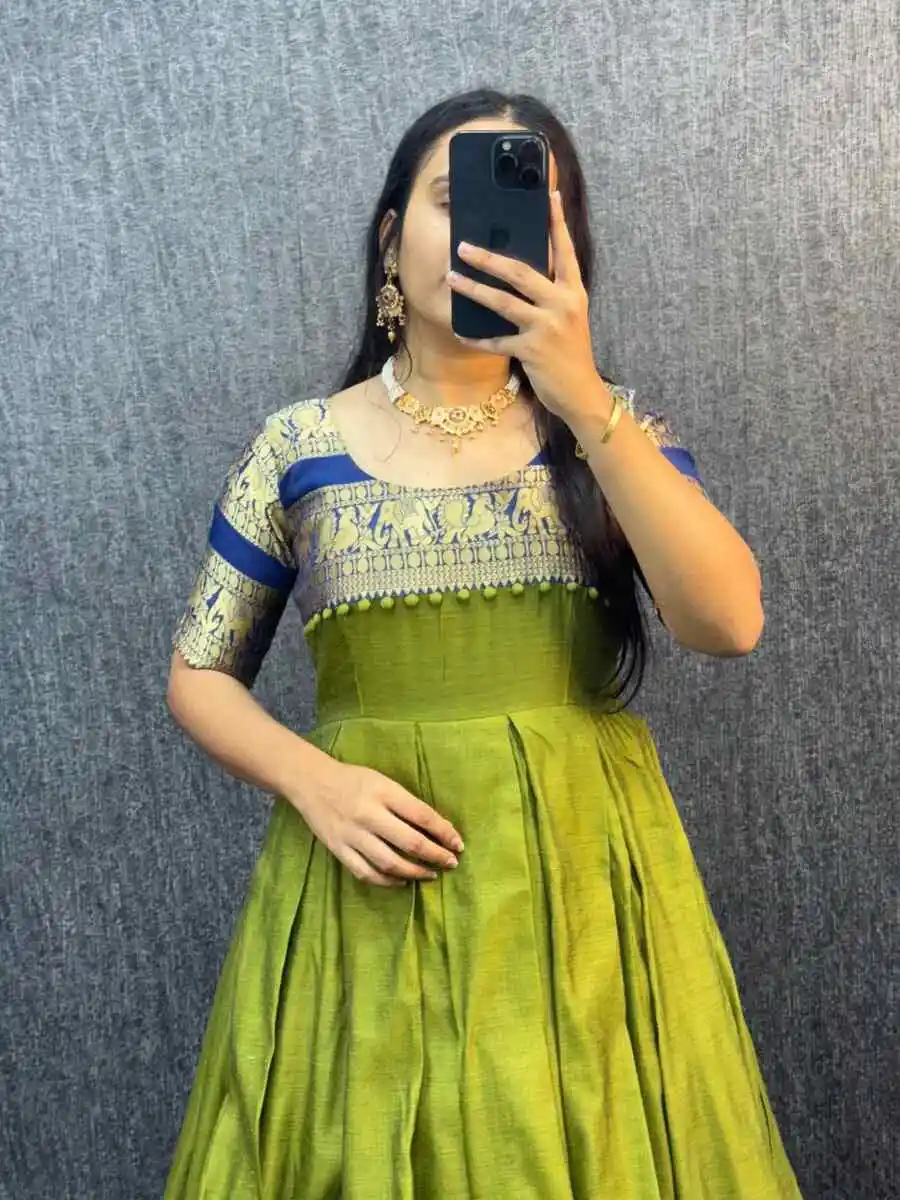 2TRADITIONAL-NARYANPET-SILK-BORDER-WORK-GOWN-WITH-NET-DUPATTA-FESTIVE-WEAR-WHOLESALE-PRICE-ETHNIC-GARMENT-53.webp