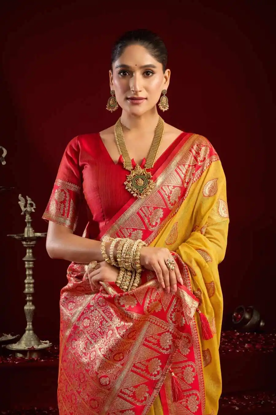 3DESIGNER-BANARASI-JARI-WITH-ZHALLAR-WORK-SAREE-WITH-UNSTITCHED-BLOUSE-WEDDING-WEAR-WHOLESALE-PRICE-ETHNIC-GARMENT-7.webp