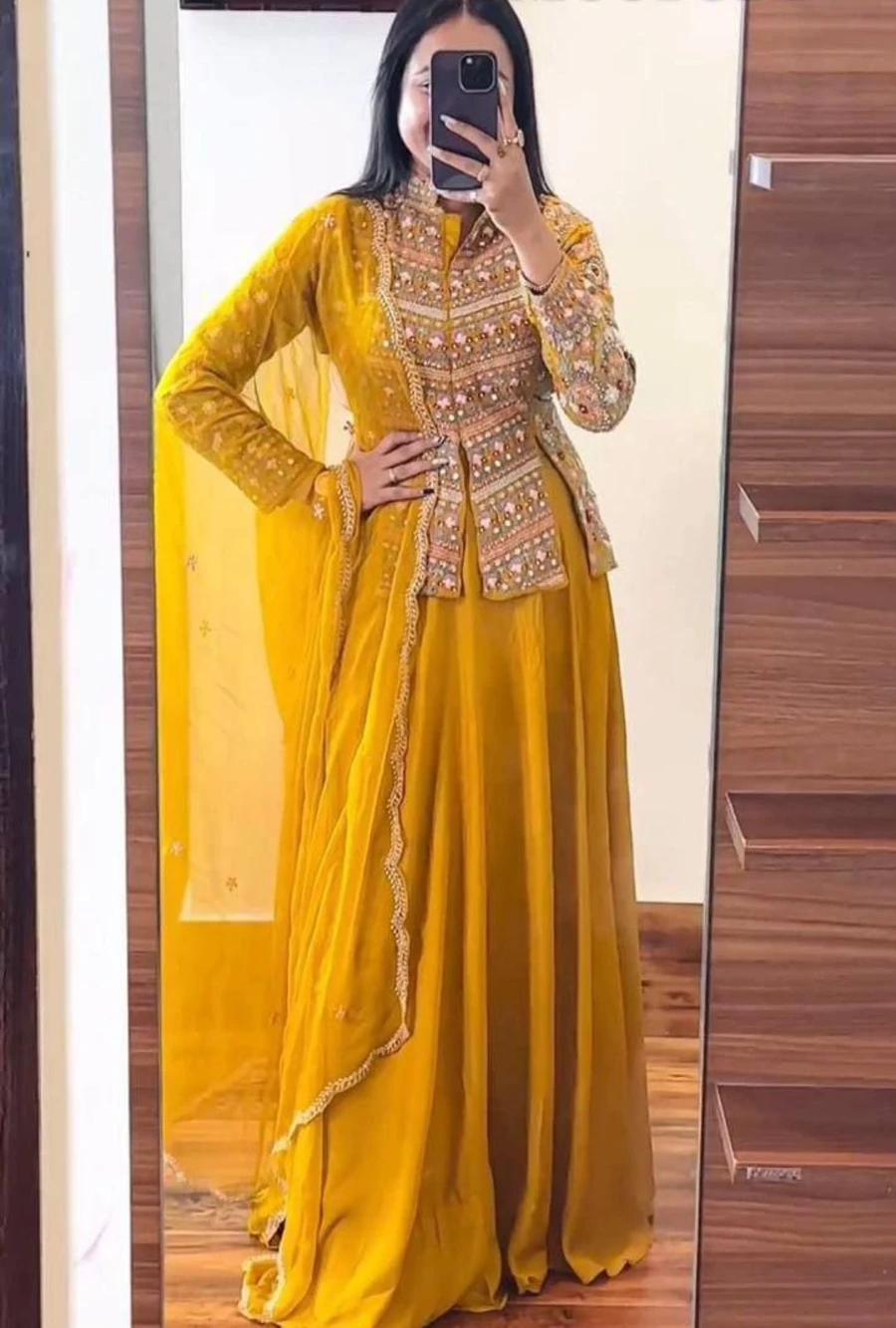 3DESIGNER-GEORGETTE-SEQUENCE-WORK-TOP-SEMI-STITCHED-LEHENGA-WITH-DUPATTA-FESTIVE-WEAR-WHOLESALE-PRICE-ETHNIC-GARMENT-1.webp