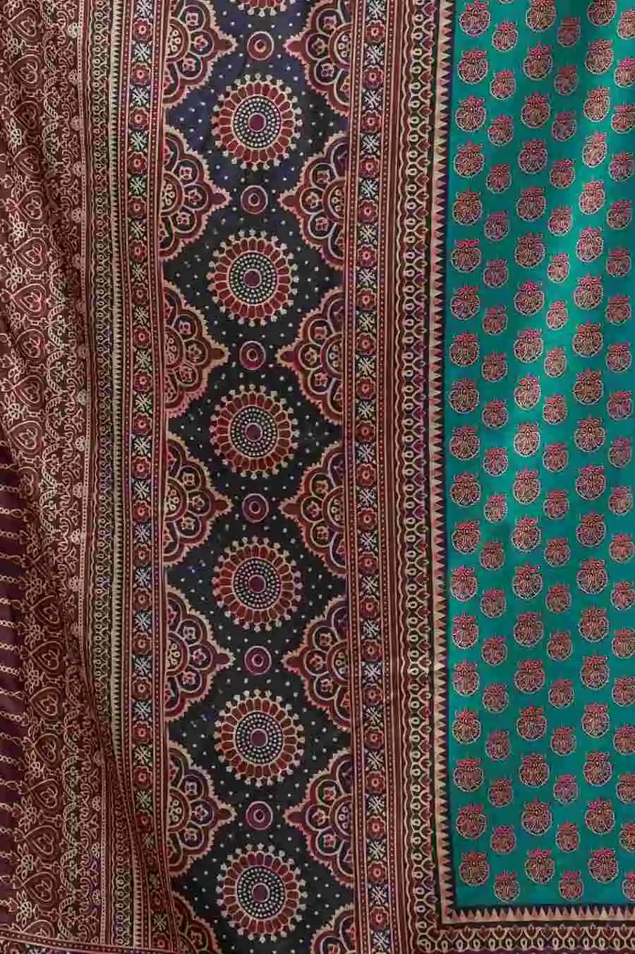 3NEW-ARRIVAL-CLUSTER-DIGITAL-WITH-JACQUARD-BORDER-JHALLAR-WORK-SAREE-WITH-UNSTITCHED-BLOUSE-DAILY-WEAR-WHOLESALE-PRICE-ETHNIC-GARMENT-11.webp