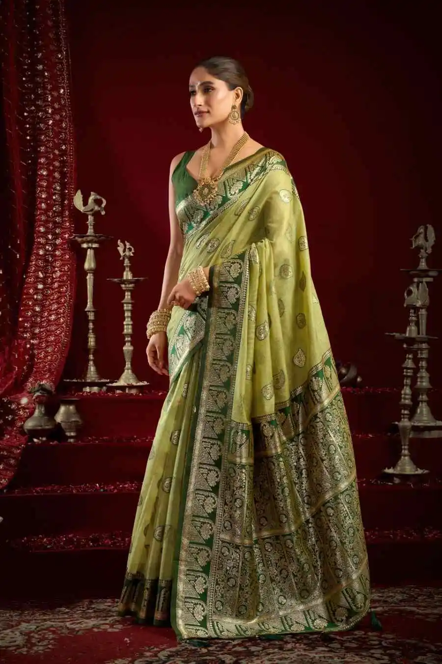 4DESIGNER-BANARASI-JARI-WITH-ZHALLAR-WORK-SAREE-WITH-UNSTITCHED-BLOUSE-WEDDING-WEAR-WHOLESALE-PRICE-ETHNIC-GARMENT-16.webp