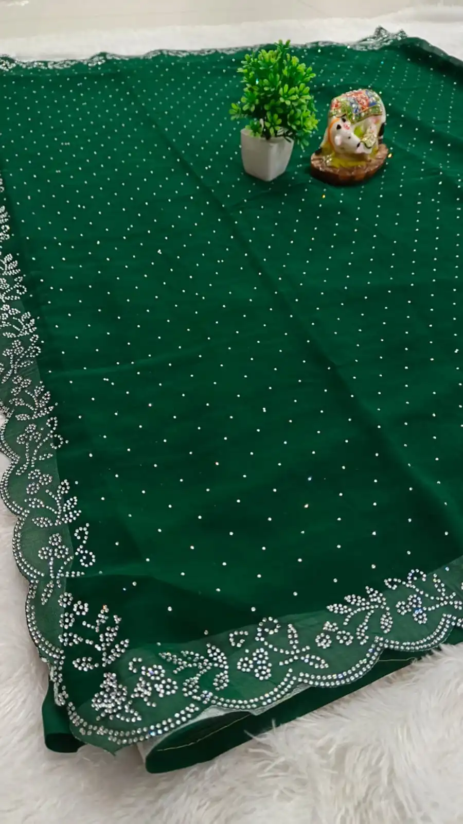 4LATEST-GEORGETTE-DIAMOND-WORK-SAREE-WITH-UNSTITCHED-BLOUSE-PARTY-WEAR-WHOLESALE-PRICE-ETHNIC-GARMENT-12.webp