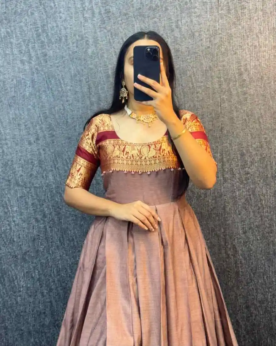 4TRADITIONAL-NARYANPET-SILK-BORDER-WORK-GOWN-WITH-NET-DUPATTA-FESTIVE-WEAR-WHOLESALE-PRICE-ETHNIC-GARMENT-37.webp