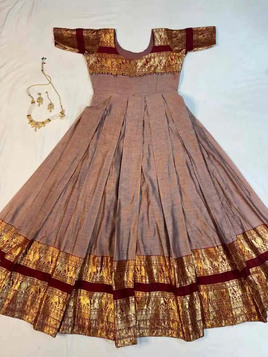 4TRADITIONAL-NARYANPET-SILK-BORDER-WORK-GOWN-WITH-NET-DUPATTA-FESTIVE-WEAR-WHOLESALE-PRICE-ETHNIC-GARMENT-39.webp