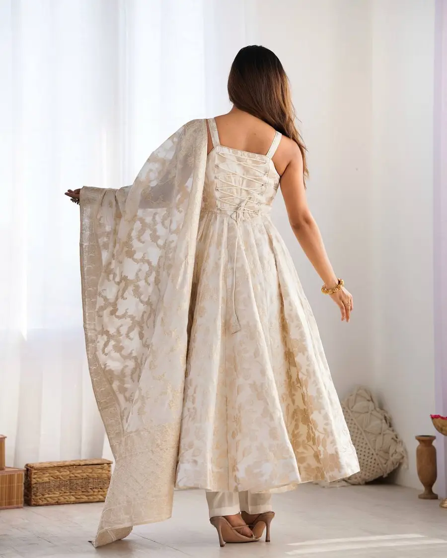 DESIGNER-BANARASI-JACQUARD-DOLA-SILK-GOWN-BOTTOM-WITH-DUPATTA-FESTIVE-WEAR-WHOLESALE-PRICE-ETHNIC-GARMENT-11.webp