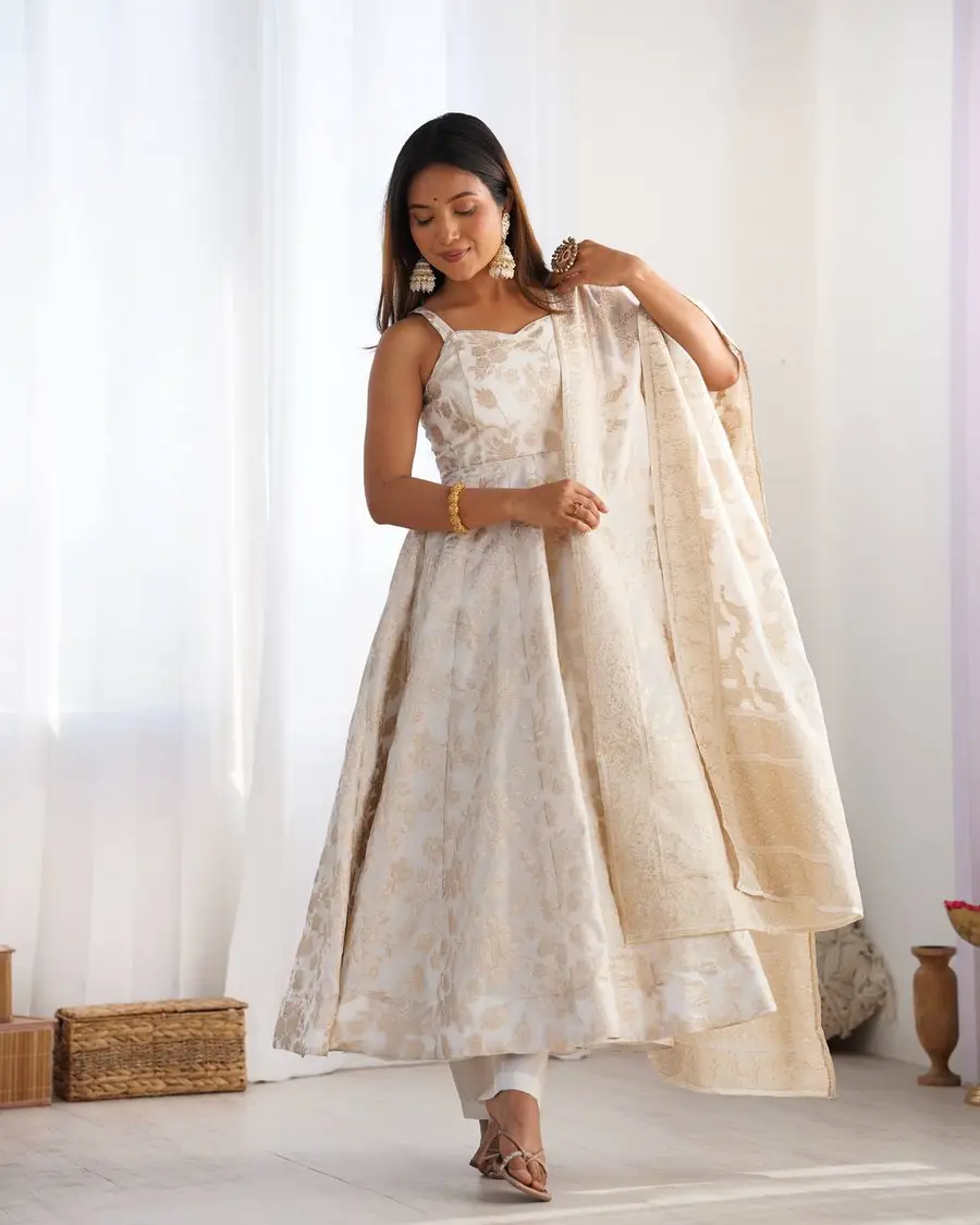 DESIGNER-BANARASI-JACQUARD-DOLA-SILK-GOWN-BOTTOM-WITH-DUPATTA-FESTIVE-WEAR-WHOLESALE-PRICE-ETHNIC-GARMENT-3.webp