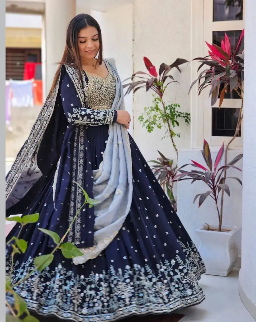 DESIGNER-GEORGETTE-EMBROIDERY-SEQUENCE-WORK-LEHENGA-CHOLI-WITH-DUPATTA-WEDDING-WEAR-WHOLESALE-PRICE-ETHNIC-GARMENT-3.webp