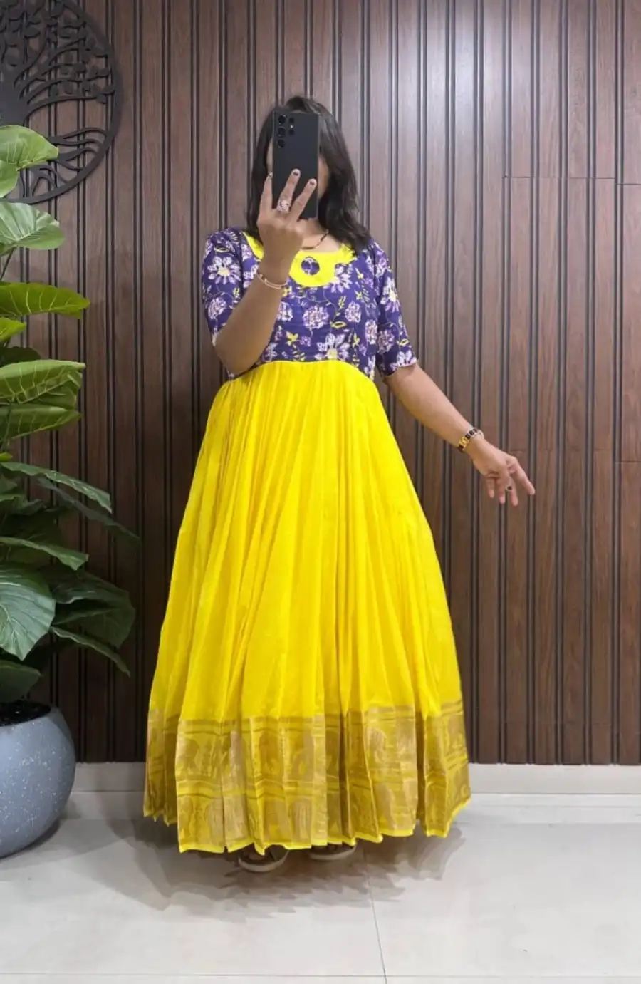 DESIGNER-SILK-DIGITAL-PRINT-AND-ZARI-WEAVING-BORDER-WORK-GOWN-FESTIVE-WEAR-WHOLESALE-PRICE-ETHNIC-GARMENT-6.webp