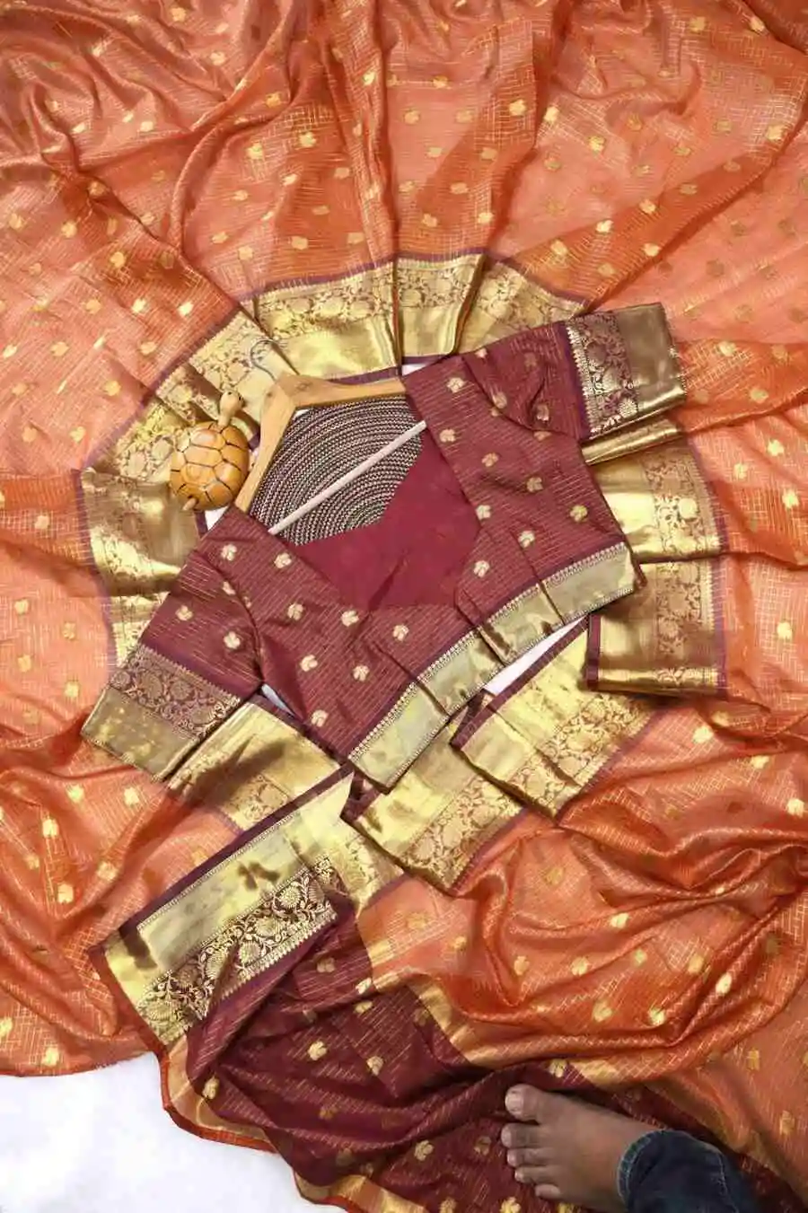 FANCY-BANARASI-TISSUE-WEAVING-BUTTI-WORK-WITH-HEAVY-BORDER-WORK-SAREE-WITH-UNSTITCHED-BLOUSE-FESTIVE-WEAR-WHOLESALE-PRICE-ETHNIC-GARMENT-4.webp