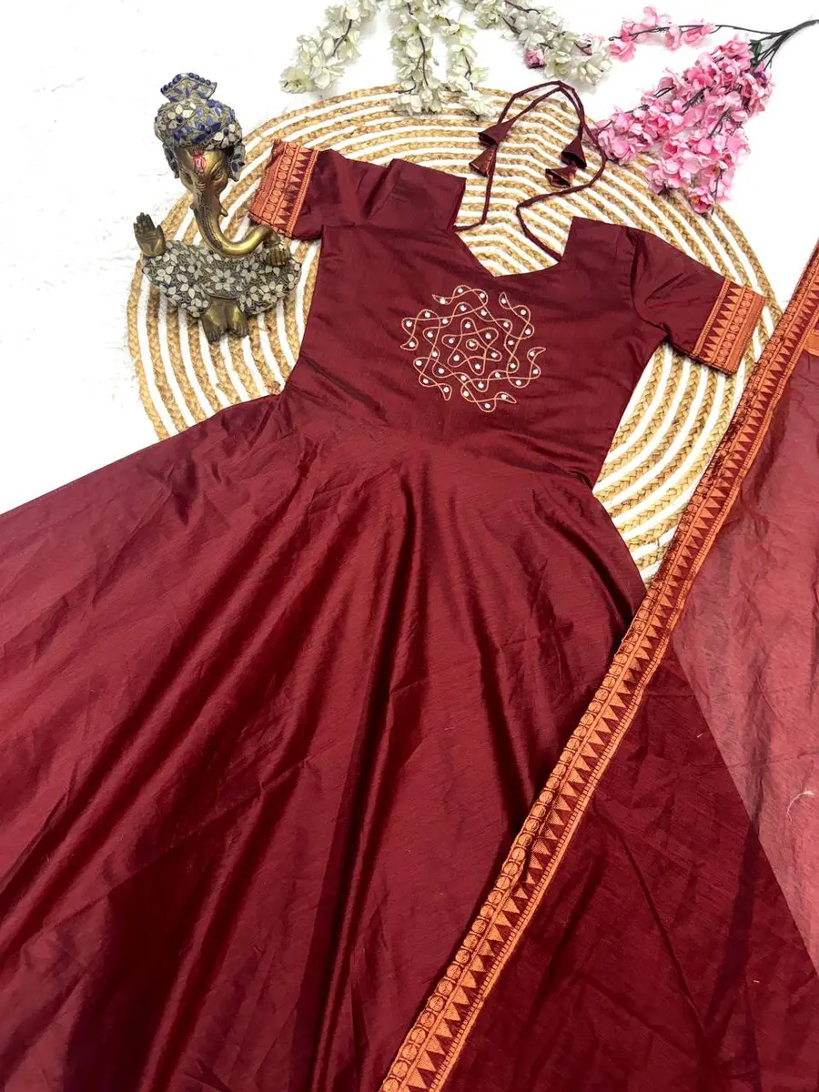 FANCY-COTTON-JACQUARD-WEAVING-ZARI-BORDER-WORK-GOWN-WITH-DUPATTA-FESTIVE-WEAR-WHOLESALE-PRICE-ETHNIC-GARMENT6.webp