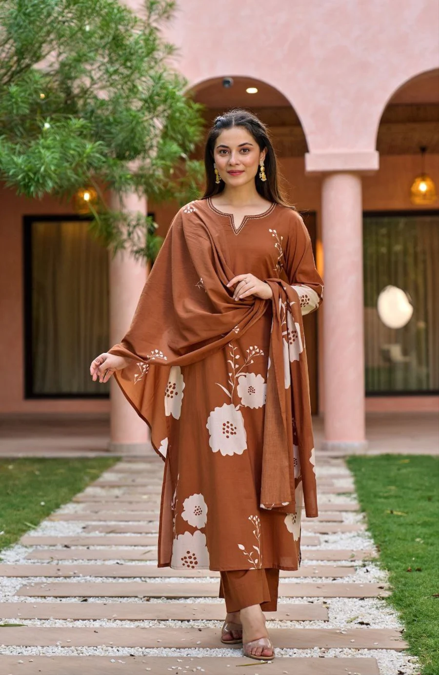 FANCY-MUSLIN-FLORAL-DIGITAL-PRINT-WORK-TOP-BOTTOM-WITH-DUPATTA-FESTIVE-WEAR-WHOLESALE-PRICE-ETHNIC-GARMENT-2.webp