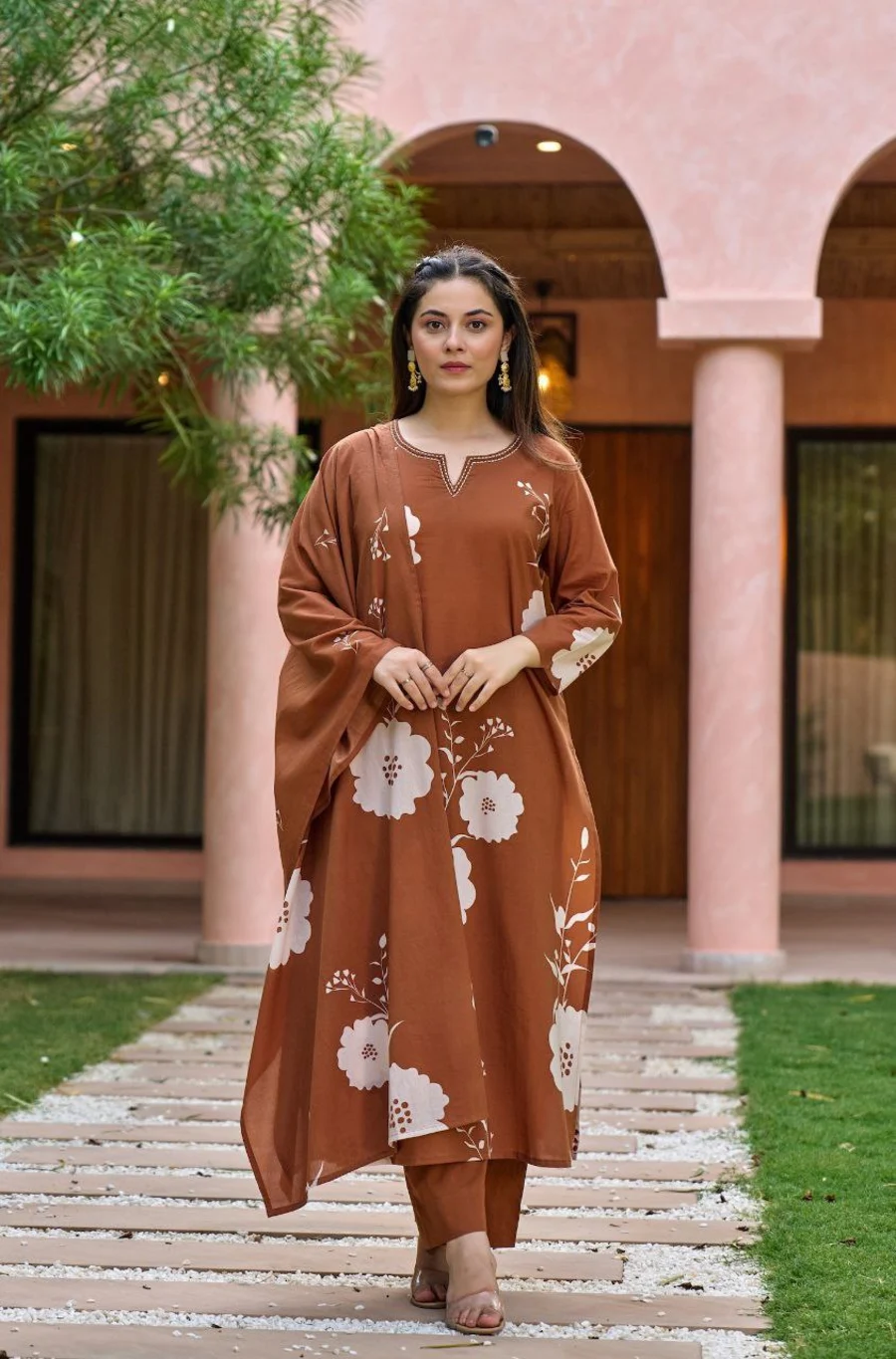 FANCY-MUSLIN-FLORAL-DIGITAL-PRINT-WORK-TOP-BOTTOM-WITH-DUPATTA-FESTIVE-WEAR-WHOLESALE-PRICE-ETHNIC-GARMENT-6.webp