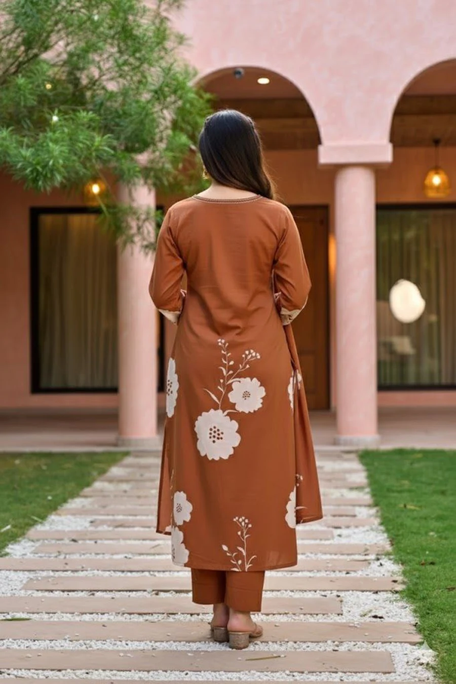 FANCY-MUSLIN-FLORAL-DIGITAL-PRINT-WORK-TOP-BOTTOM-WITH-DUPATTA-FESTIVE-WEAR-WHOLESALE-PRICE-ETHNIC-GARMENT-8.webp