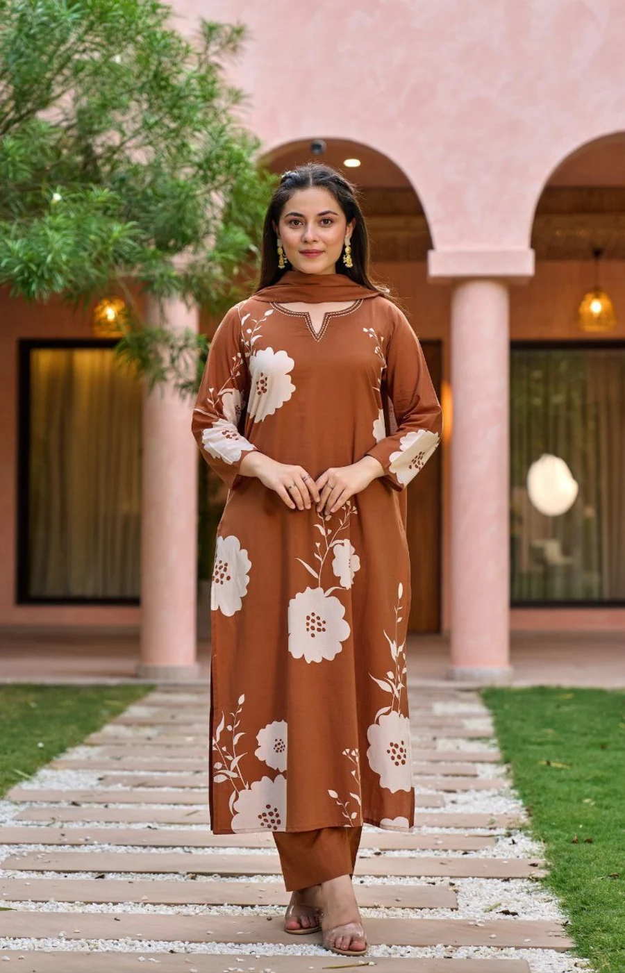 FANCY-MUSLIN-FLORAL-DIGITAL-PRINT-WORK-TOP-BOTTOM-WITH-DUPATTA-FESTIVE-WEAR-WHOLESALE-PRICE-ETHNIC-GARMENT-9.webp