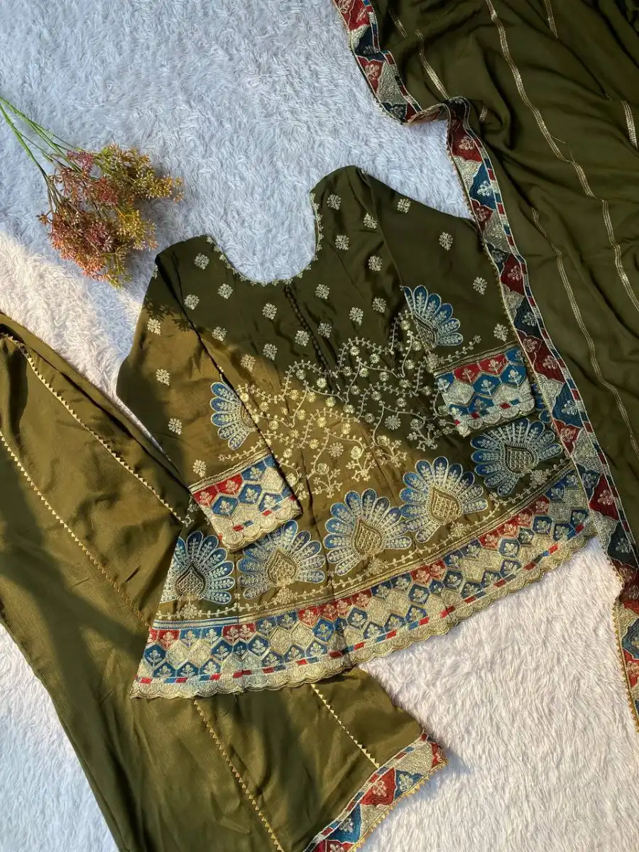 MODERN-CHINON-SEQUENCE-EMBROIDERY-WORK-TOP-PALAZZO-WITH-DUPATTA-FESTIVE-WEAR-WHOLESALE-PRICE-ETHNIC-GARMENT-10.webp