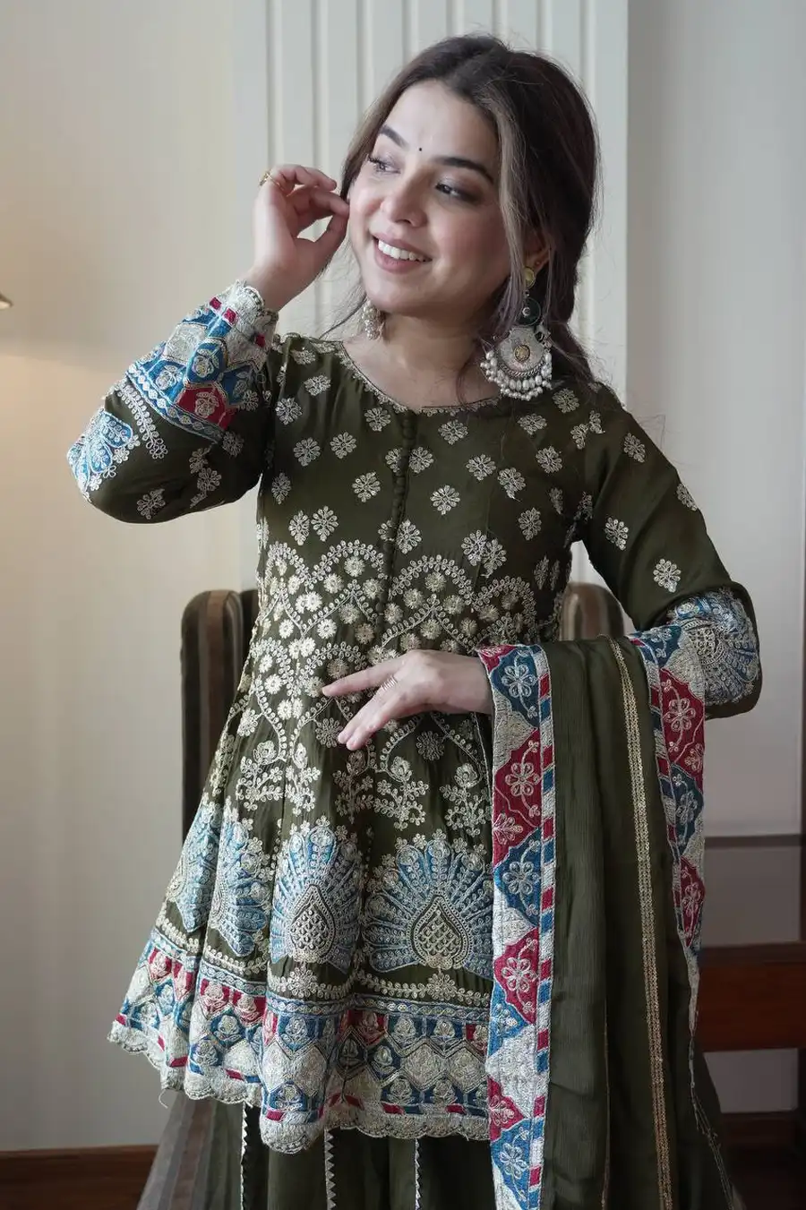 MODERN-CHINON-SEQUENCE-EMBROIDERY-WORK-TOP-PALAZZO-WITH-DUPATTA-FESTIVE-WEAR-WHOLESALE-PRICE-ETHNIC-GARMENT-4.webp