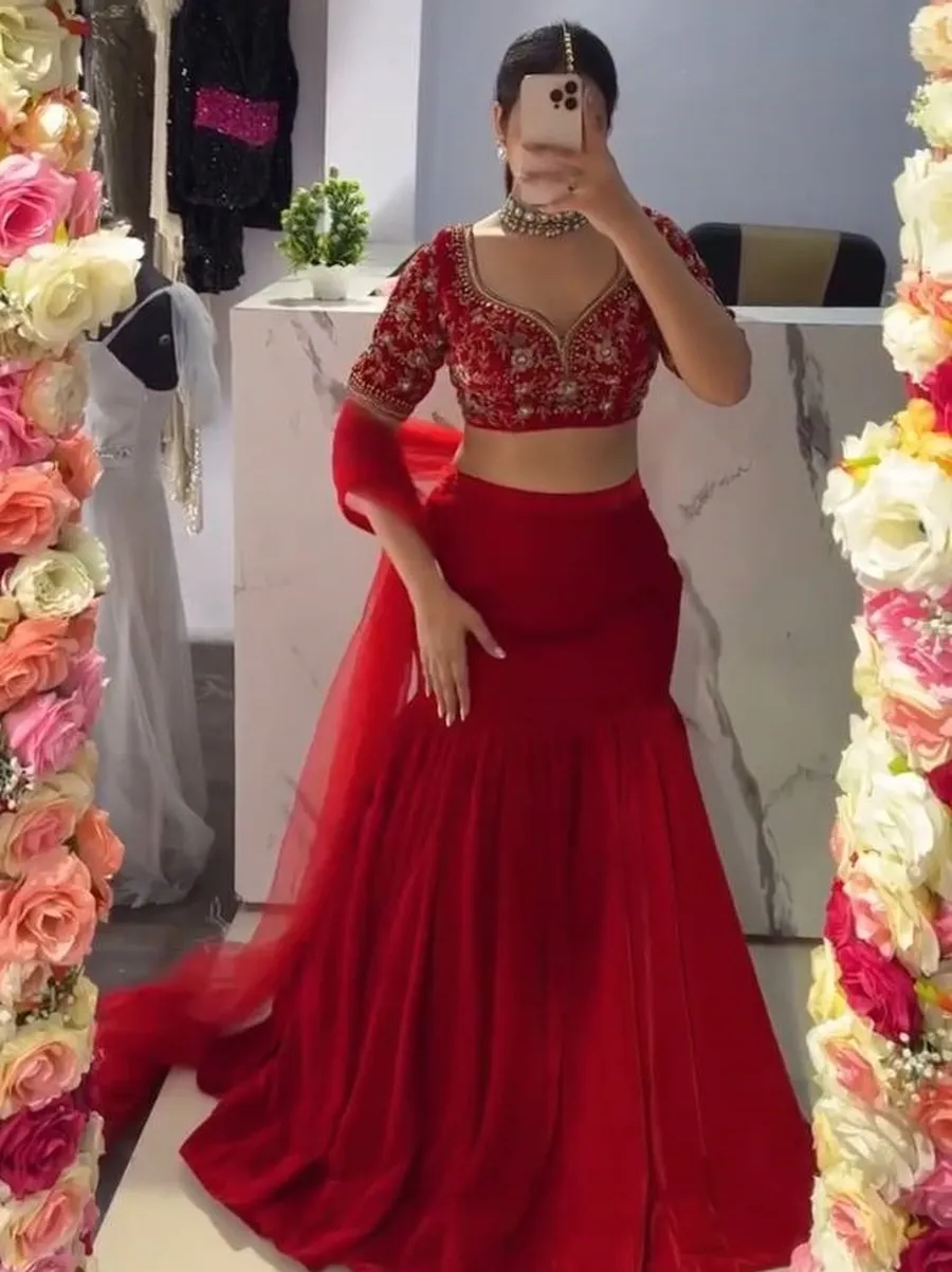 MODERN-GEORGETTE-PLAIN-LEHENGA-WITH-THREAD-WITH-SEQUENCE-WORK-UNSTITCHED-CHOLI-WITH-DUPATTA-PARTY-WEAR-WHOLESALE-PRICE-ETHNIC-GARMENT-3.webp