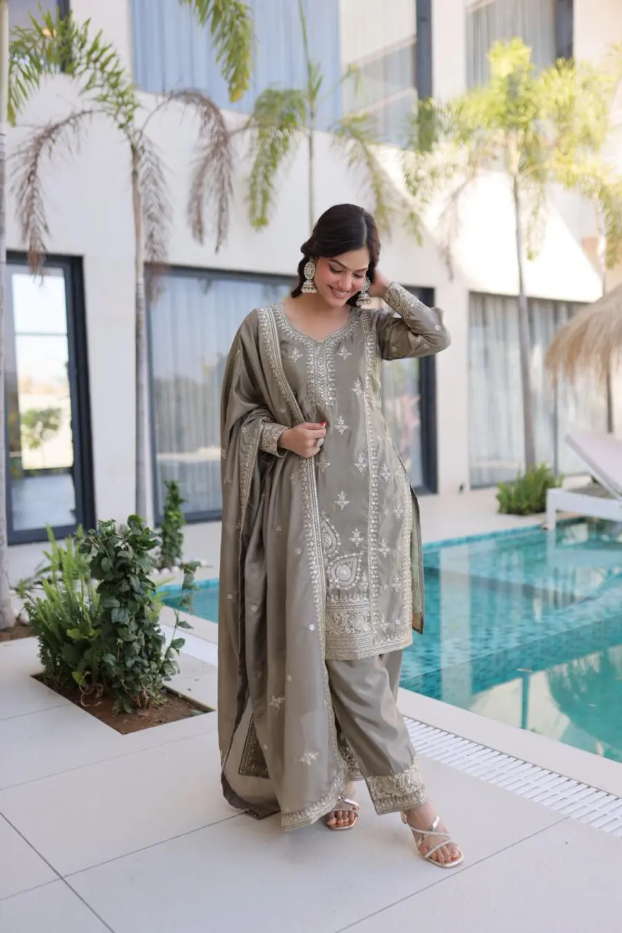 MODERN-HO-SILK-ZARI-MULTI-THREAD-EMBROIDERY-WORK-TOP-BOTTOM-WITH-DUPATTA-FESTIVE-WEAR-WHOLESALE-PRICE-ETHNIC-GARMENT-1.webp