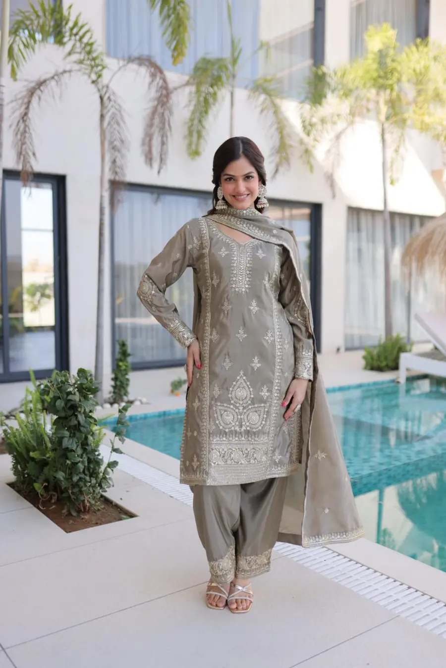 MODERN-HO-SILK-ZARI-MULTI-THREAD-EMBROIDERY-WORK-TOP-BOTTOM-WITH-DUPATTA-FESTIVE-WEAR-WHOLESALE-PRICE-ETHNIC-GARMENT-10.webp