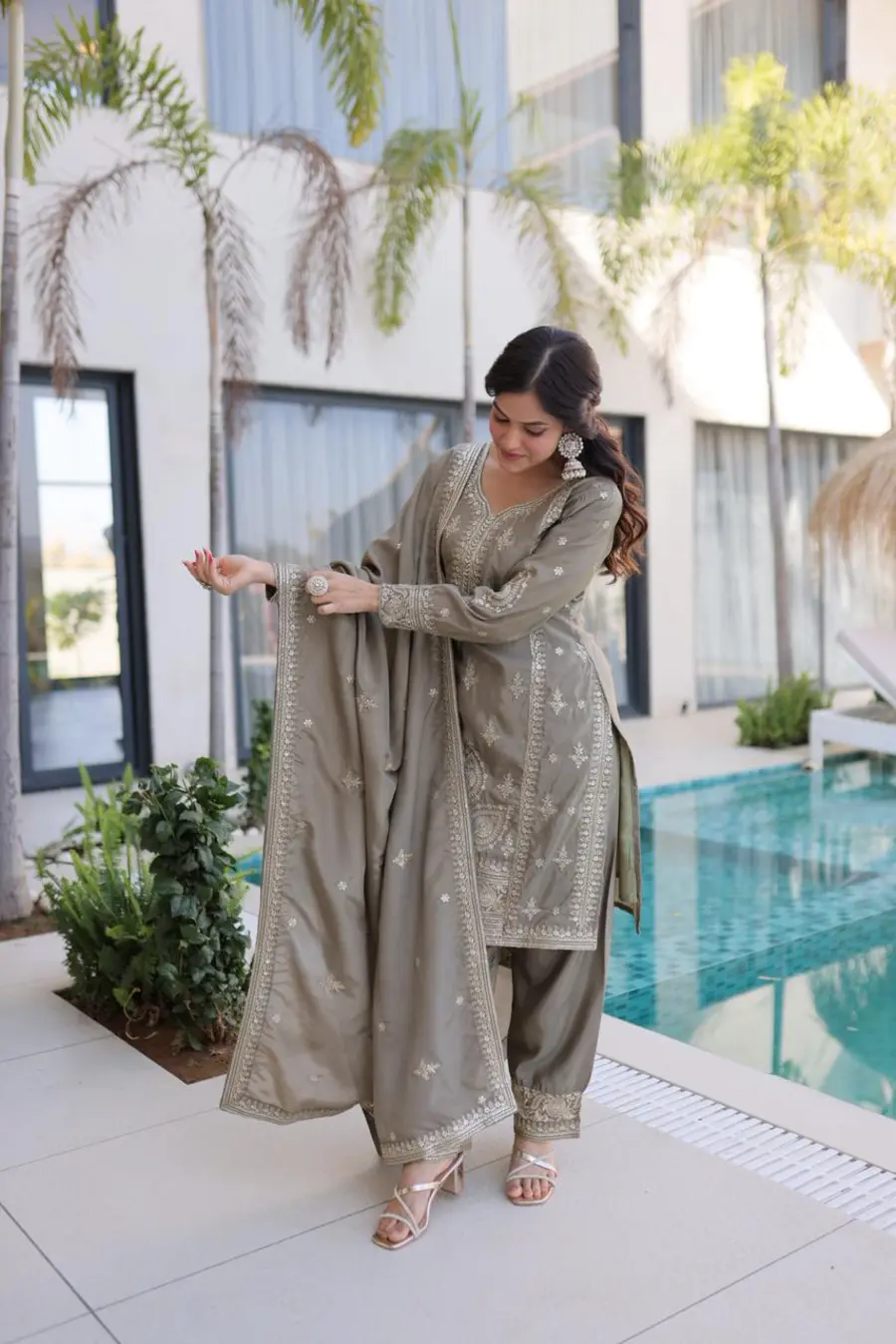 MODERN-HO-SILK-ZARI-MULTI-THREAD-EMBROIDERY-WORK-TOP-BOTTOM-WITH-DUPATTA-FESTIVE-WEAR-WHOLESALE-PRICE-ETHNIC-GARMENT-9.webp