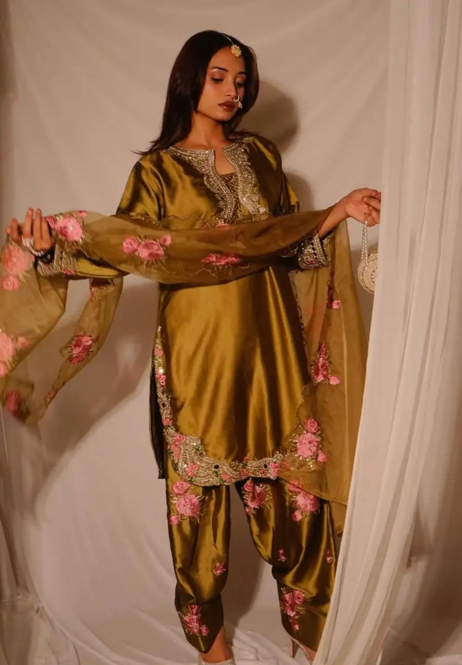 MODERN-JAPAN-SATIN-EMBROIDERY-SEQUENCE-WORK-TOP-PATIYALA-WITH-DUPATTA-FESTIVE-WEAR-WHOLESALE-PRICE-ETHNIC-GARMENT-11.webp
